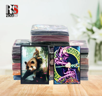 Sleeve di carte di gioco personalizzato Surface Pattern Printing Logo personalizzato Opzioni di colori multipli