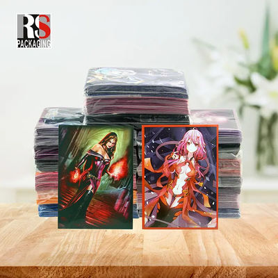 La custodia di carte da gioco matta e'resistente agli graffi, all' usura e alla piegatura.